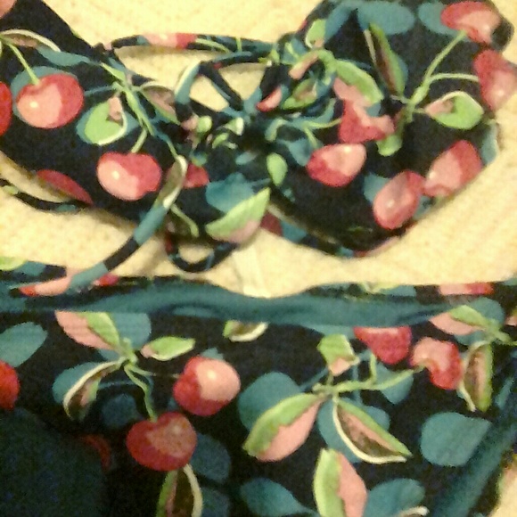 Swimsuits - Picture 2 of 5